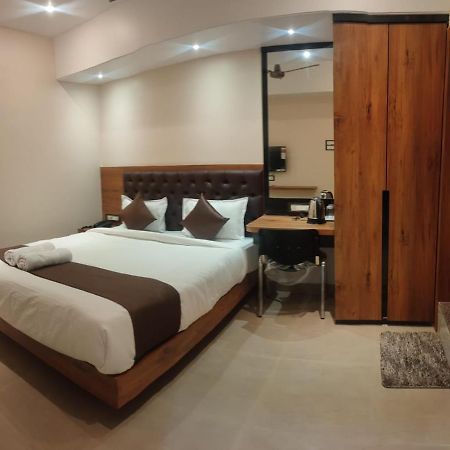 Aditya Inn Guwahati Esterno foto